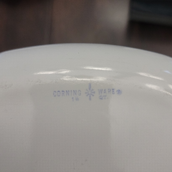 Early 60's Cornflower Corning Ware - Picture 2 of 3